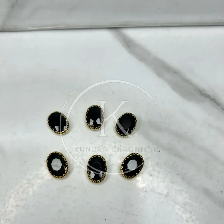 Black Oval-Stone Golden Base Medium ( 6Pcs )